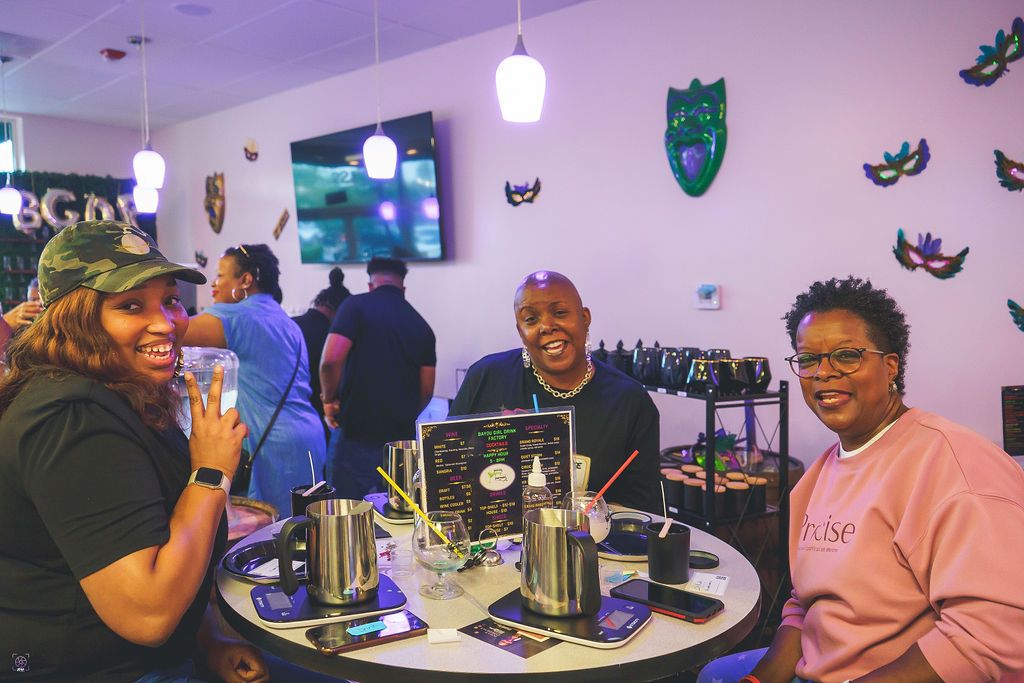 Blk & Lit Candle Bar